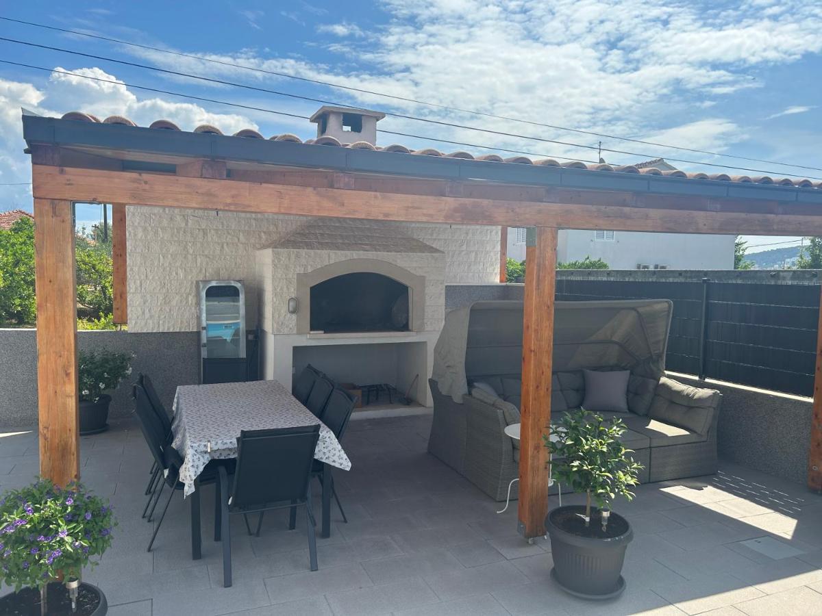 Villa Apartment Aa 2 Trogir Bagian luar foto